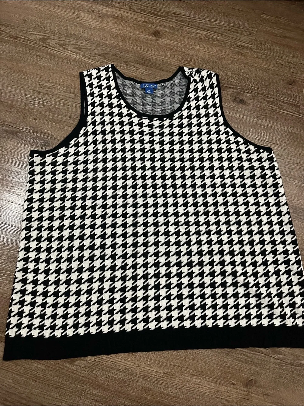 Liz & Me Black and White Houndstooth Crewneck Sweater Vest